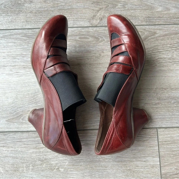 Chanii B Burgundy Pointed Toe Retro  Style Slip On Bootie - Picture 11 of 14